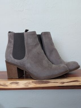 Kohls Women’s Faux  Suede Ankle Booties in Gray - Classic Side-Zip Chelsea Style